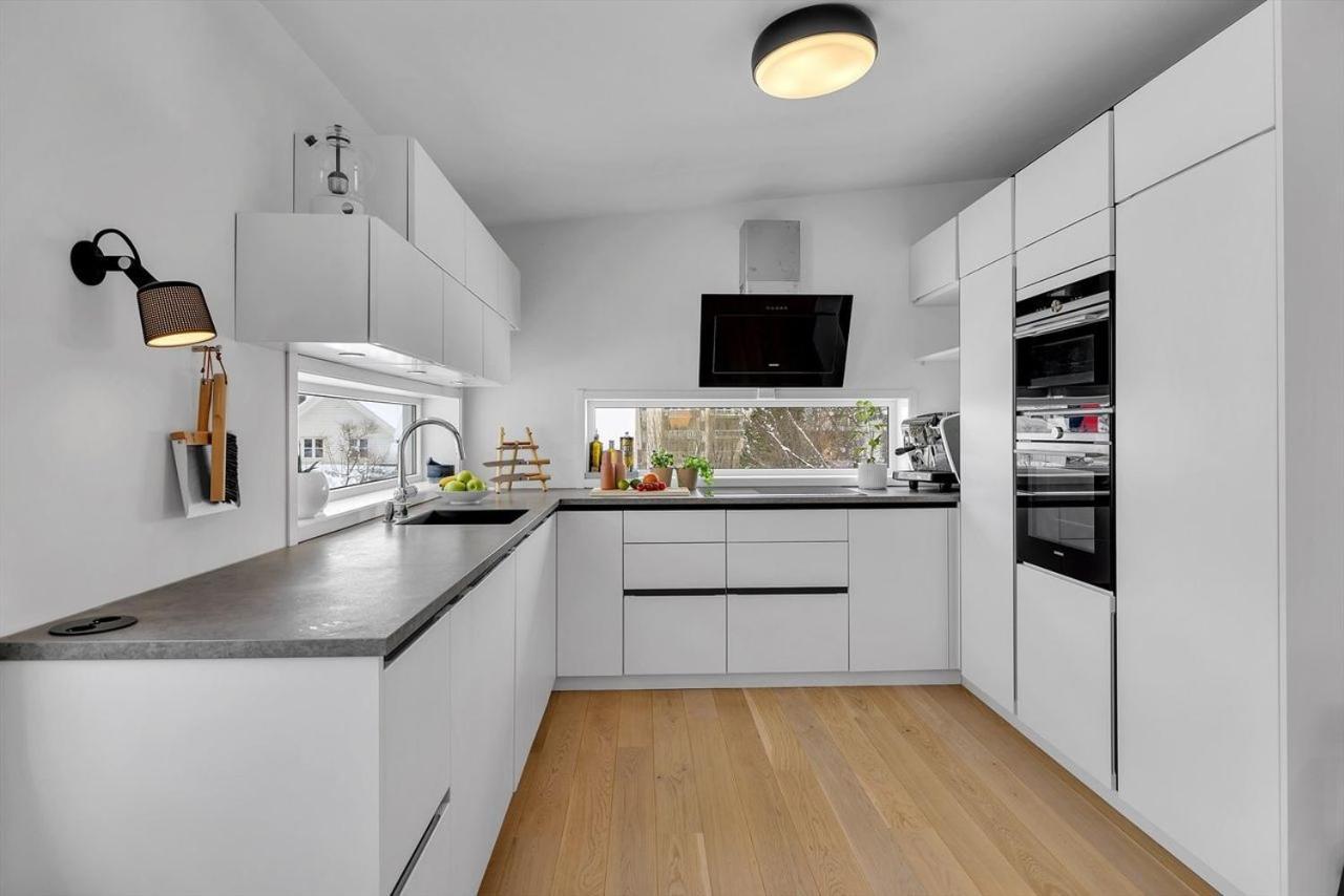 Kais Sauna, Jacuzzi, Cinema And Balcony House! Location Apartment *