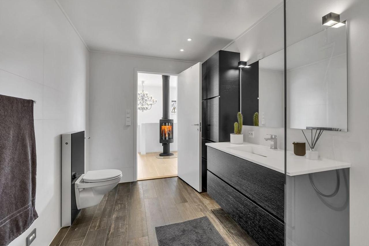 Kais Sauna, Jacuzzi, Cinema And Balcony House! Location Tromsø