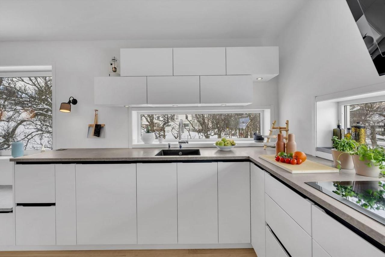 Kais Sauna, Jacuzzi, Cinema And Balcony House! Location * Tromso