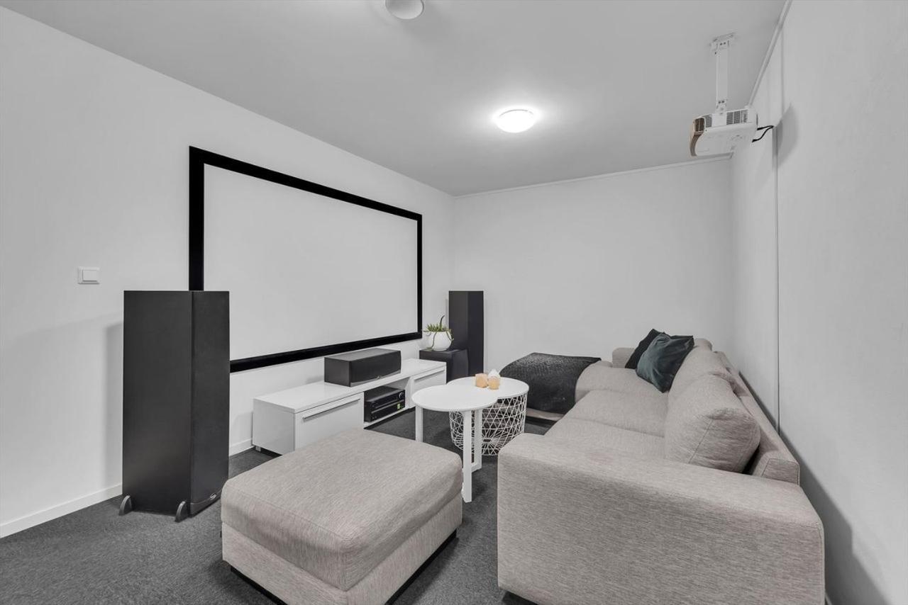 Kais Sauna, Jacuzzi, Cinema And Balcony House! Location Apartamento