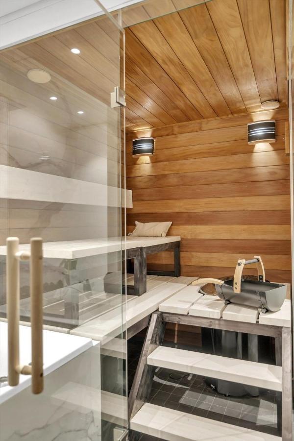 Kais Sauna, Jacuzzi, Cinema And Balcony House! Location Apartment *