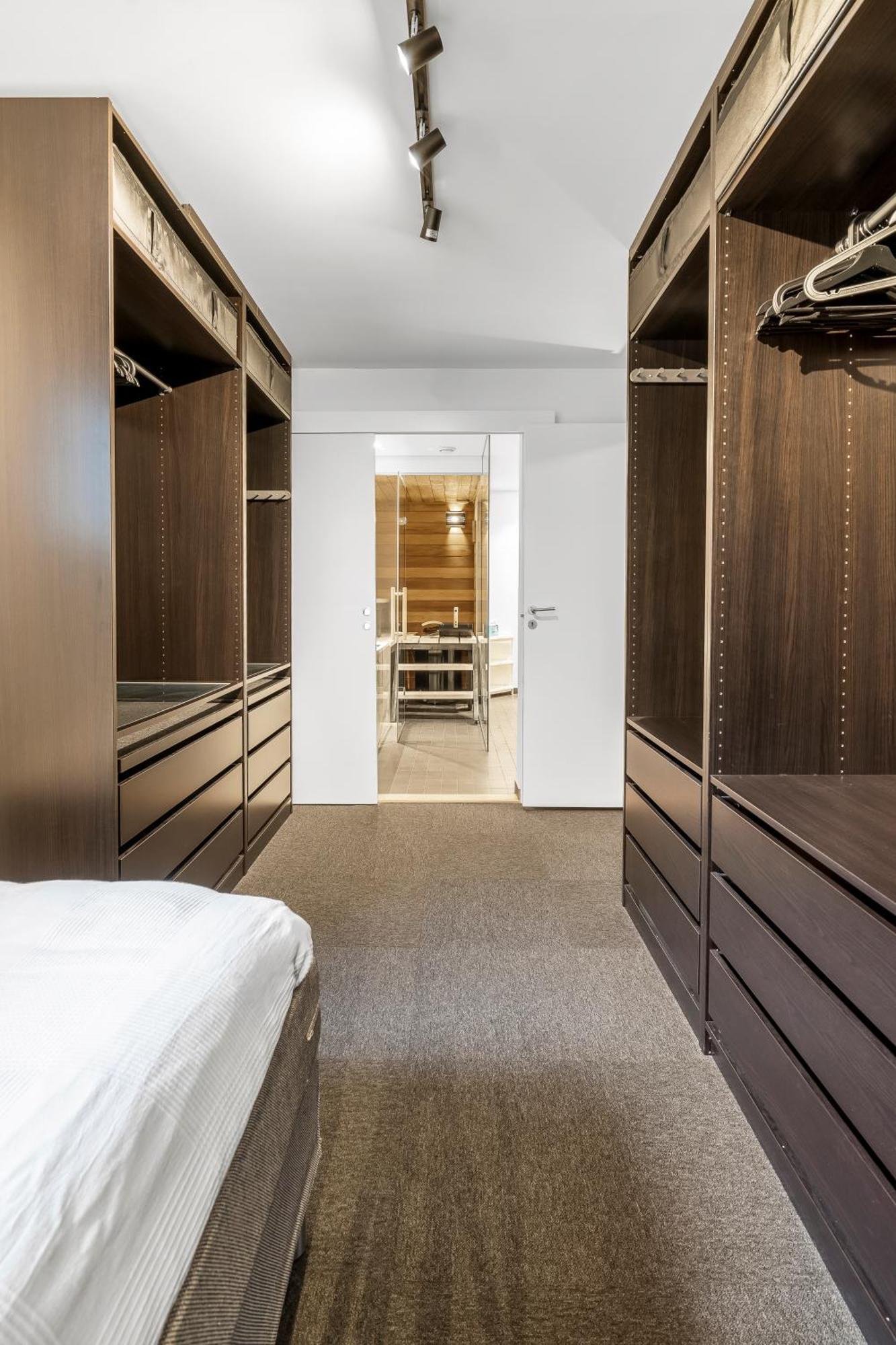 Kais Sauna, Jacuzzi, Cinema And Balcony House! Location Apartamento