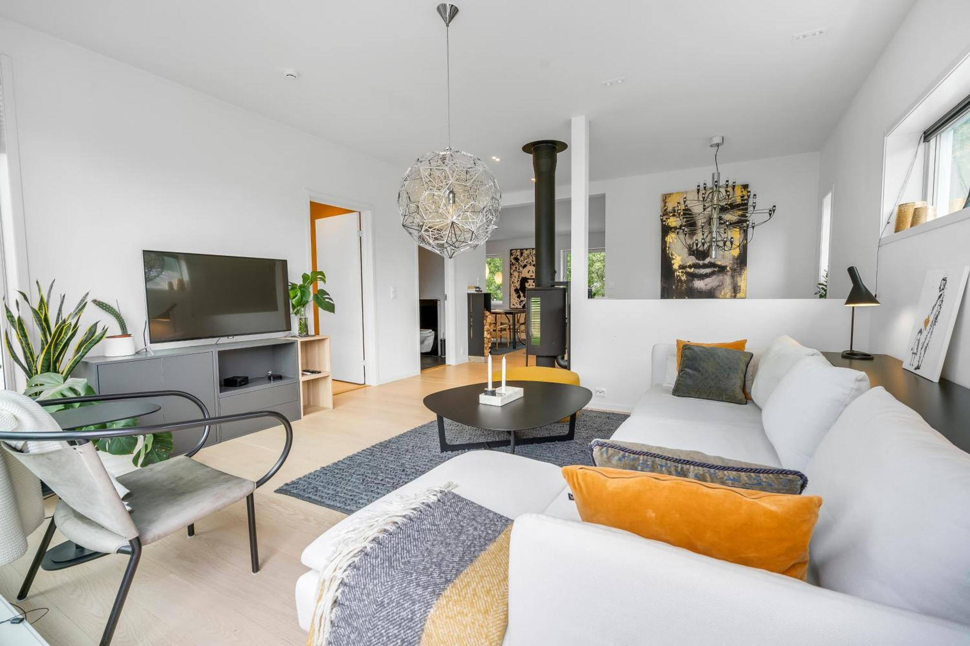 Kais Sauna, Jacuzzi, Cinema And Balcony House! Location
